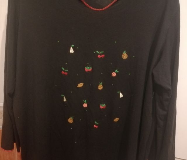 Camiseta negra frutal