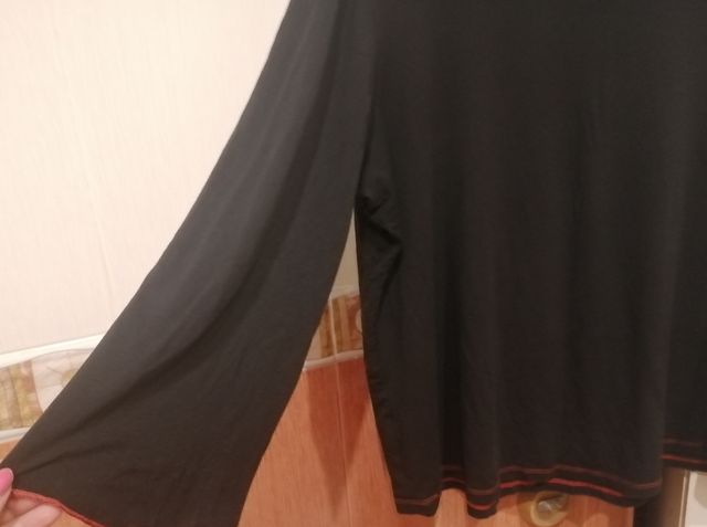 Camiseta negra frutal