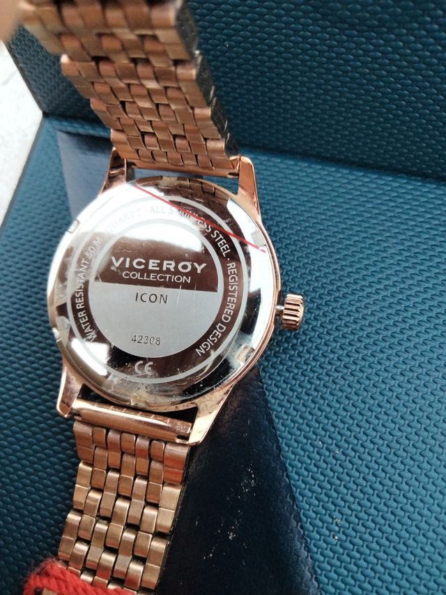 Reloj Viceroy mujer dorado.