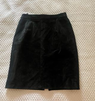 Falda negra piel vuelta