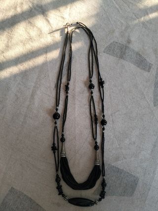 Collar negro y plata - bisutería