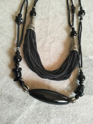 Collar negro y plata - bisutería