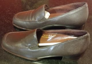 Zapatos marrones de tacón bajo