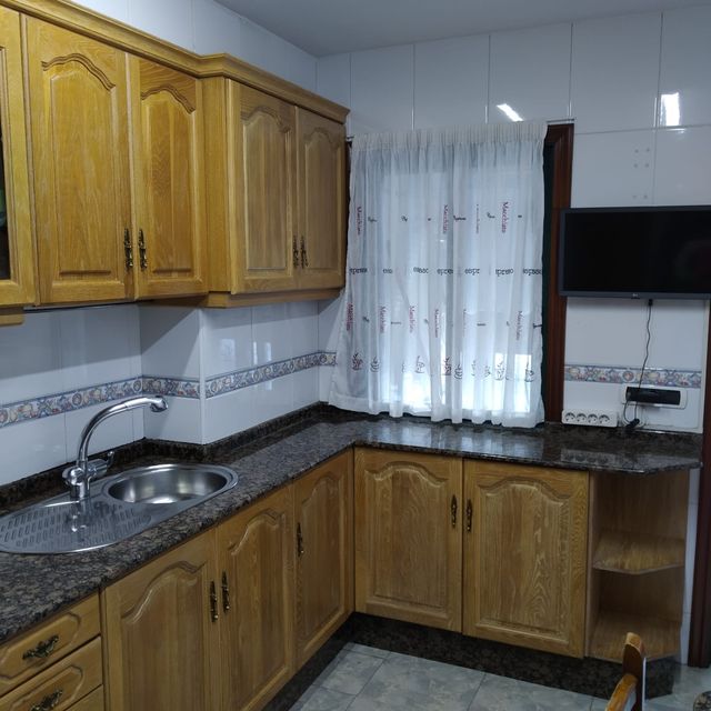 Puertas de muebles de cocina en madera de roble.