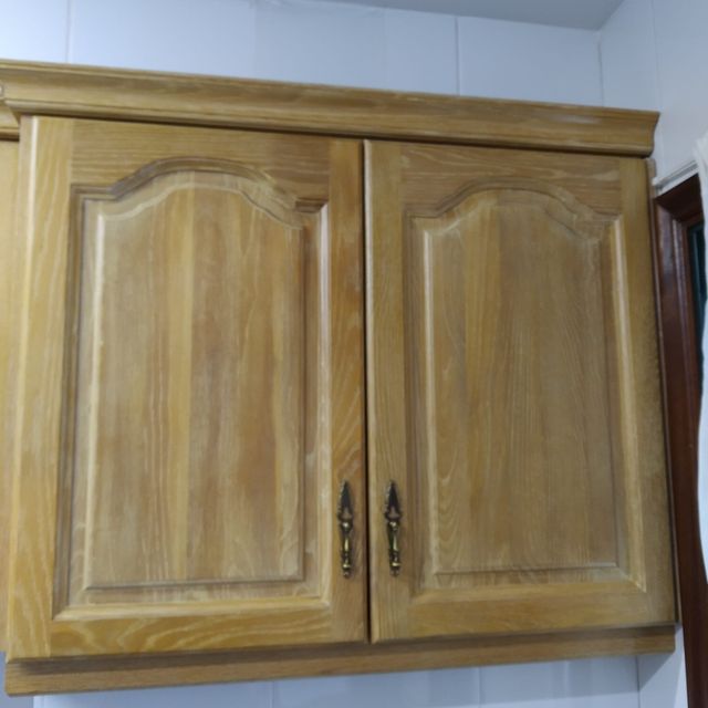Puertas de muebles de cocina en madera de roble.