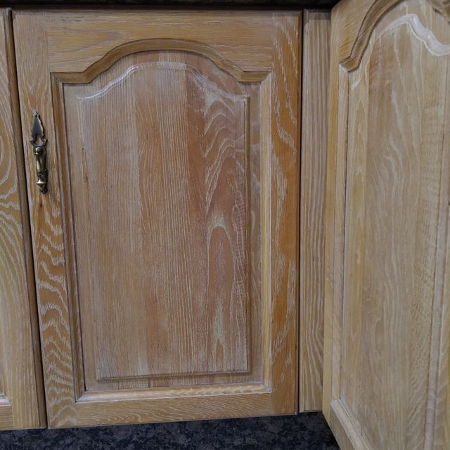Puertas de muebles de cocina en madera de roble.