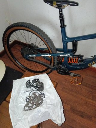 Santa Cruz Nomad 4c-Talla L