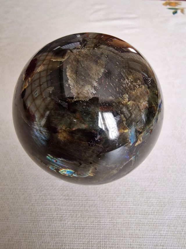 Esfera de labradorita negra