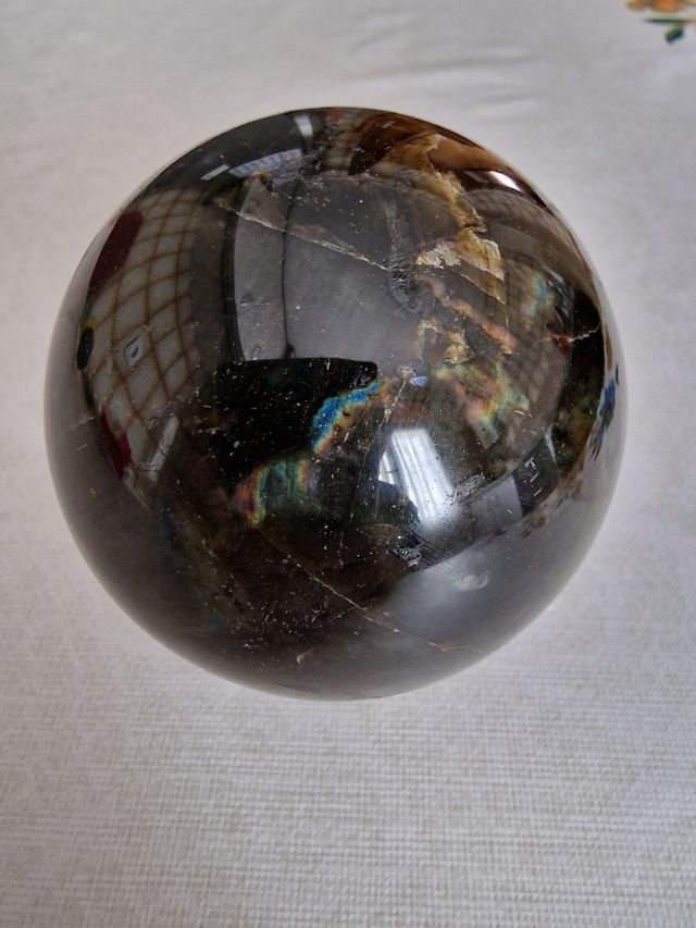 Esfera de labradorita negra