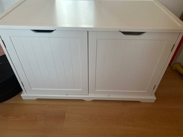 Mueble arenero para gatos blanco montado