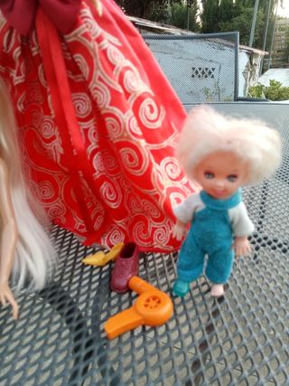 3 muñecas y accesorios