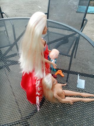 3 muñecas y accesorios