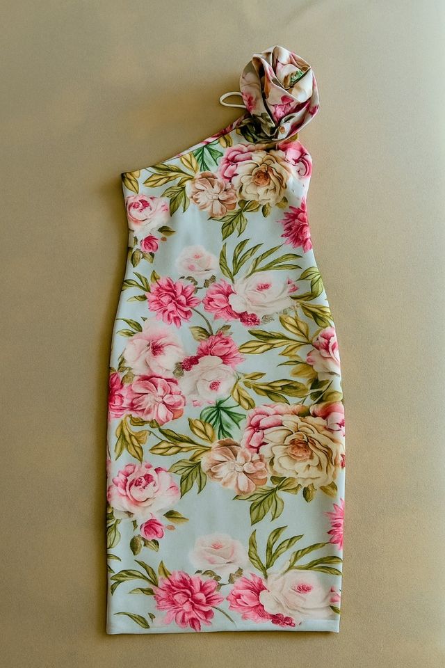 Vestido floral asimétrico talla M