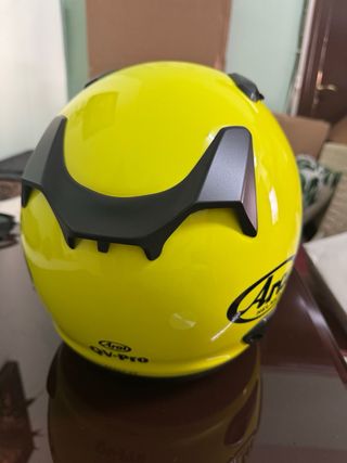 Casco Arai amarillo neón