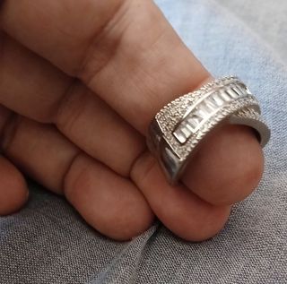 Anillo Plata con circonitas. Mide entre 6 y 6,50