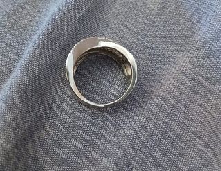 Anillo Plata con circonitas. Mide entre 6 y 6,50