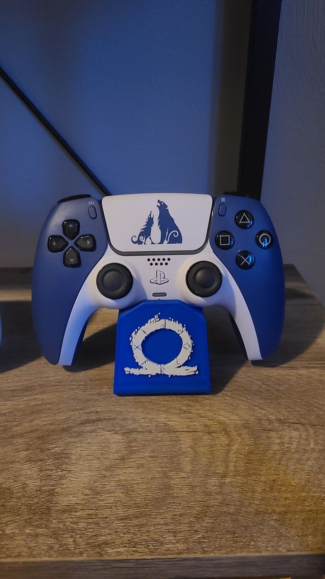 Soportes mandos PS5 de diferentes estilos