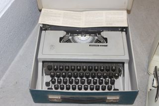 LOTE DE 5 MAQUINAS DE ESCRIBIR ANTIGUAS