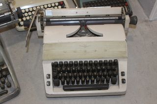 LOTE DE 5 MAQUINAS DE ESCRIBIR ANTIGUAS