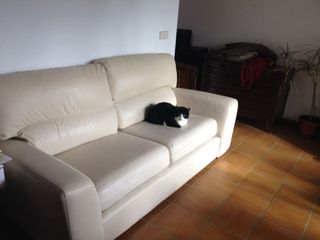 Sofá Ikea piel beige