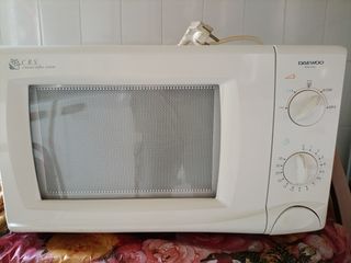 Microondas Daewoo KOG-3705 - 610W