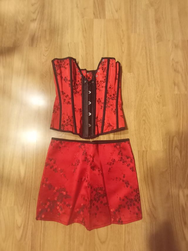 Conjunto corpiño y falda rojo