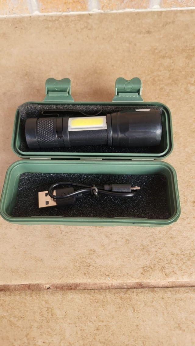 Linterna LED táctica - Alta potencia