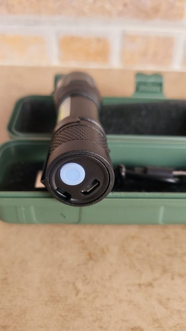 Linterna LED táctica - Alta potencia