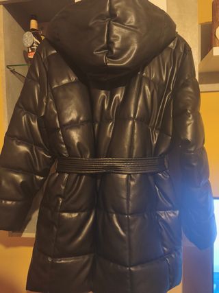 Chaquetón acolchado negro usado dos veces
