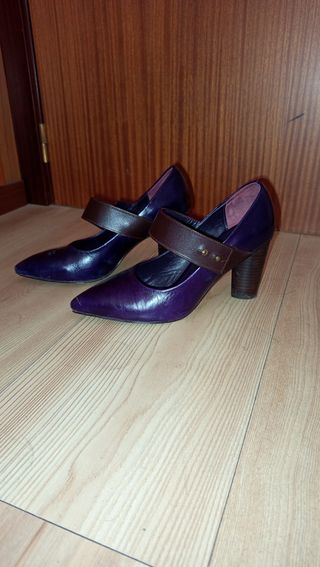 Zapatos tacón mujer marrón-morado de bimba y lola
