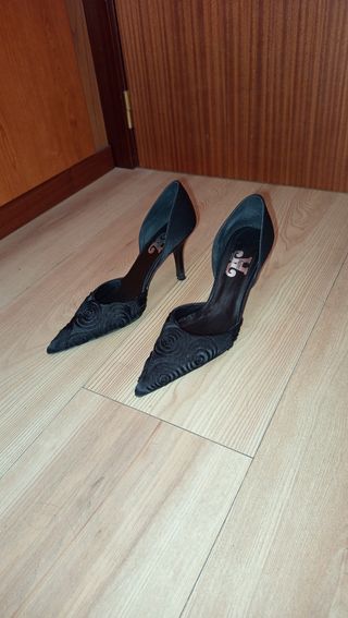 Zapatos tacón negros seda España