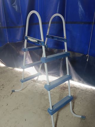 Escalera piscina - Blanca y Azul