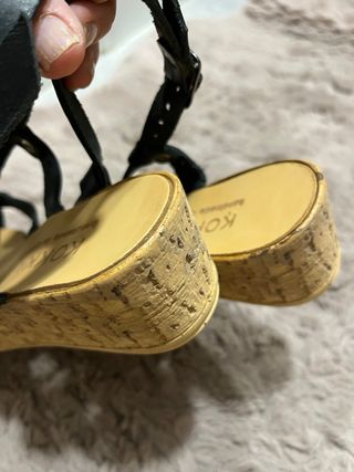 Sandalias griegas piel cuña corcho