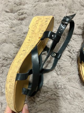 Sandalias griegas piel cuña corcho