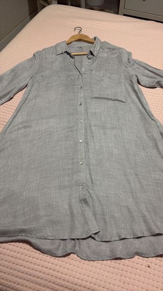 Vestido gris con perlas