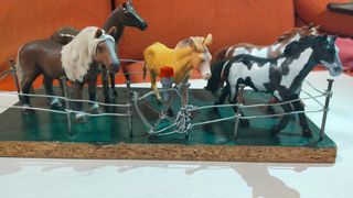 Lote animales y recinto con caballos