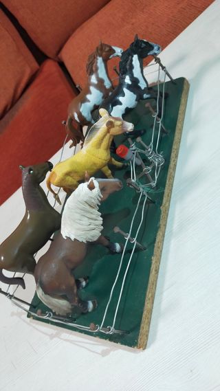 Lote animales y recinto con caballos