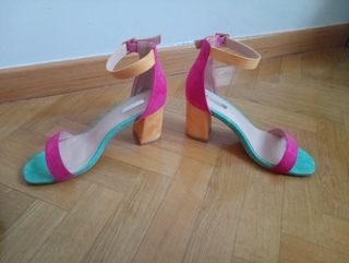 Sandalias tacón rosa-turquesa