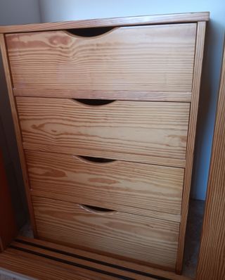 Cajonera de madera .