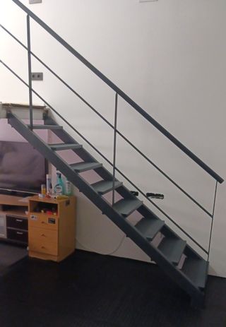 Escalera metalica - Interior