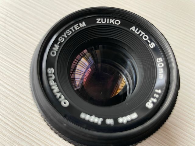 Olympus OM10 Cámara + 2 Objetivos + Accesorios