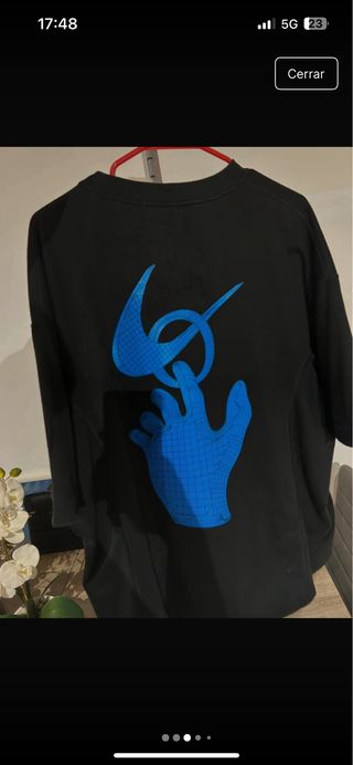 Camiseta Nike negra y azul