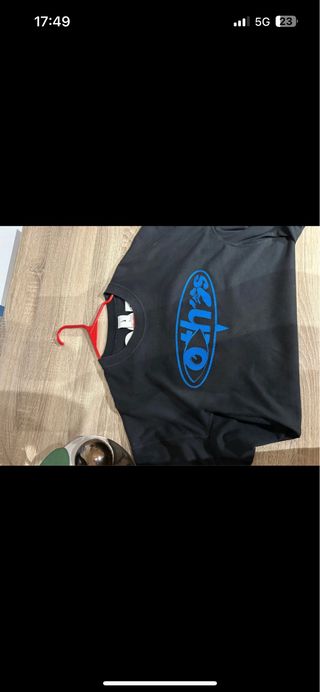 Camiseta Nike negra y azul
