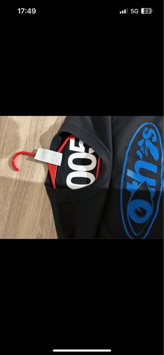 Camiseta Nike negra y azul