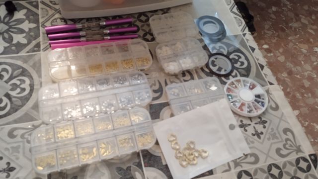 Kit manicura: herramientas y luz UV