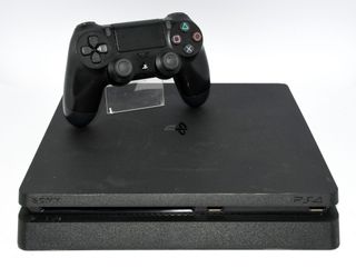 PS4 (PlayStation 4) Slim 500GB + mando