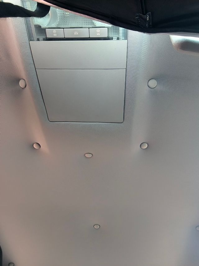 Clips universal para fijación de forro techo coche