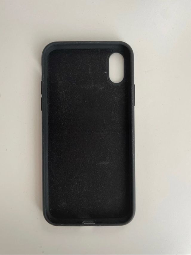 Funda negra iPhone XS Pull&Bear