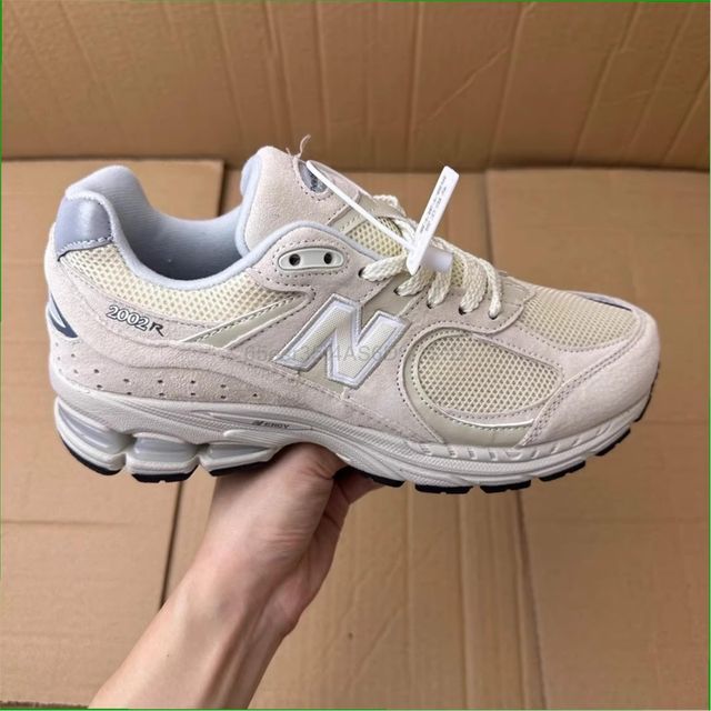 New Balance 2002RE, sin estrenar
