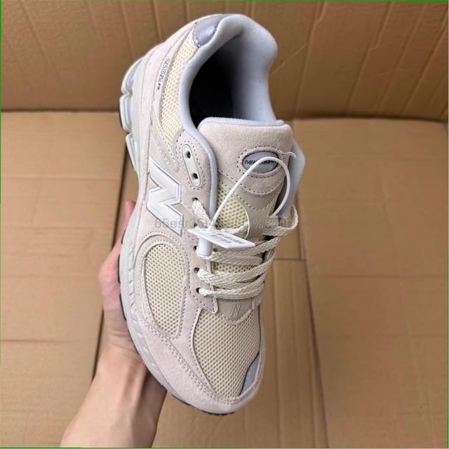 New Balance 2002RE, sin estrenar